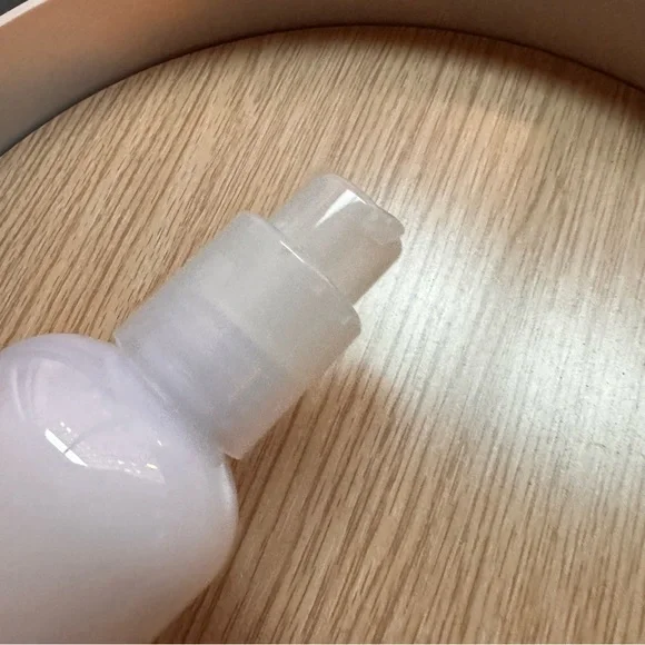 Glossier Milky Jelly Cleanser - Picture 3 of 3